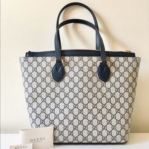 Gucci GG Supreme Medium Tote